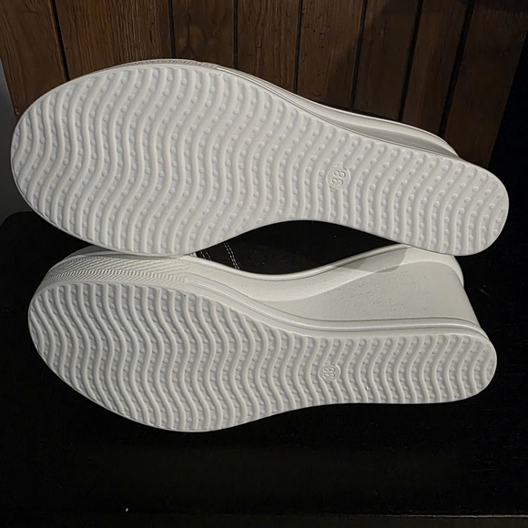 Stylish Black and White High-Top Wedge Sneakers - Picture 7 of 7